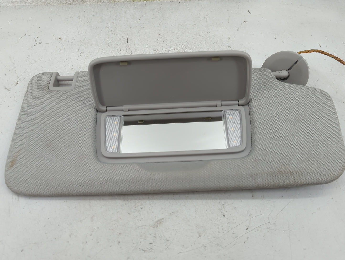2018-2022 Chevrolet Traverse Sun Visor Shade Replacement Passenger Right Mirror Fits Fits 2018 2019 2020 2021 2022 OEM Used 