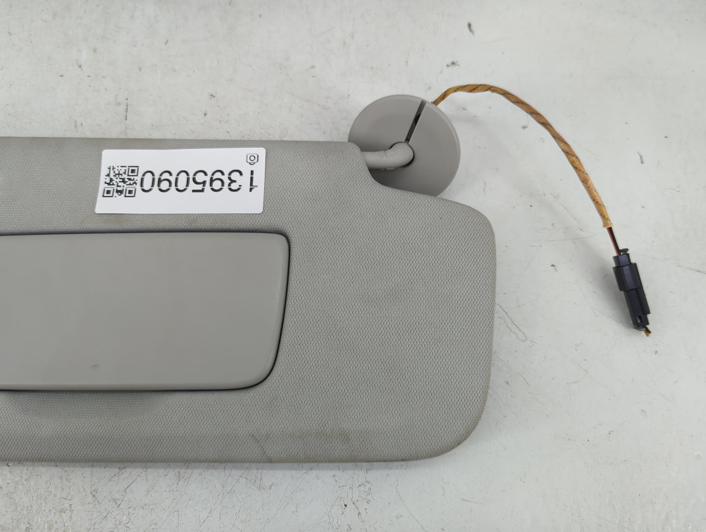2018-2022 Chevrolet Traverse Sun Visor Shade Replacement Passenger Right Mirror Fits Fits 2018 2019 2020 2021 2022 OEM Used 