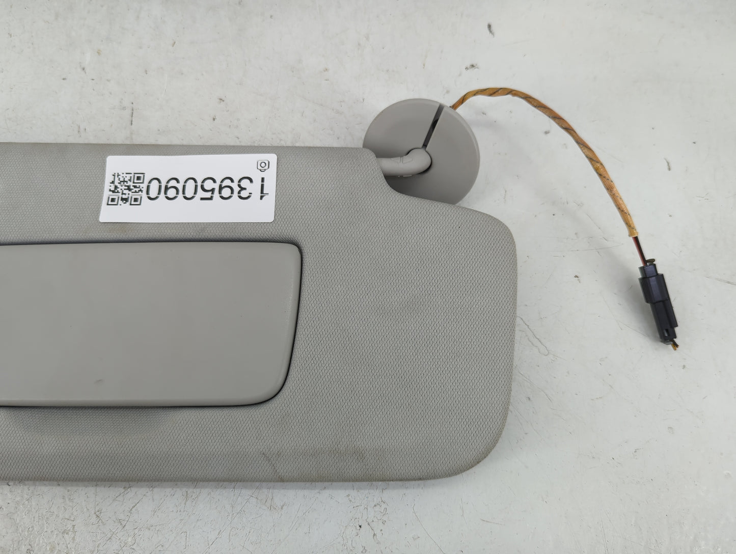 2018-2022 Chevrolet Traverse Sun Visor Shade Replacement Passenger Right Mirror Fits Fits 2018 2019 2020 2021 2022 OEM Used 