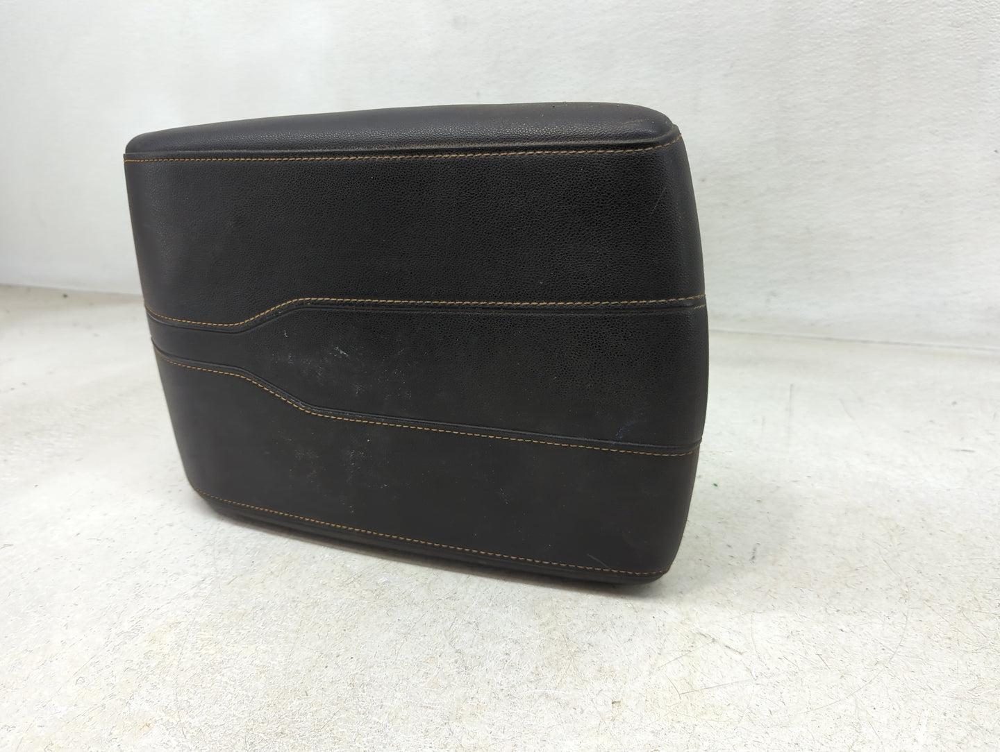 2018 Chevrolet Traverse Center Console Armrest Cover Lid Fits OEM Used Auto Parts - Oemusedautoparts1.com