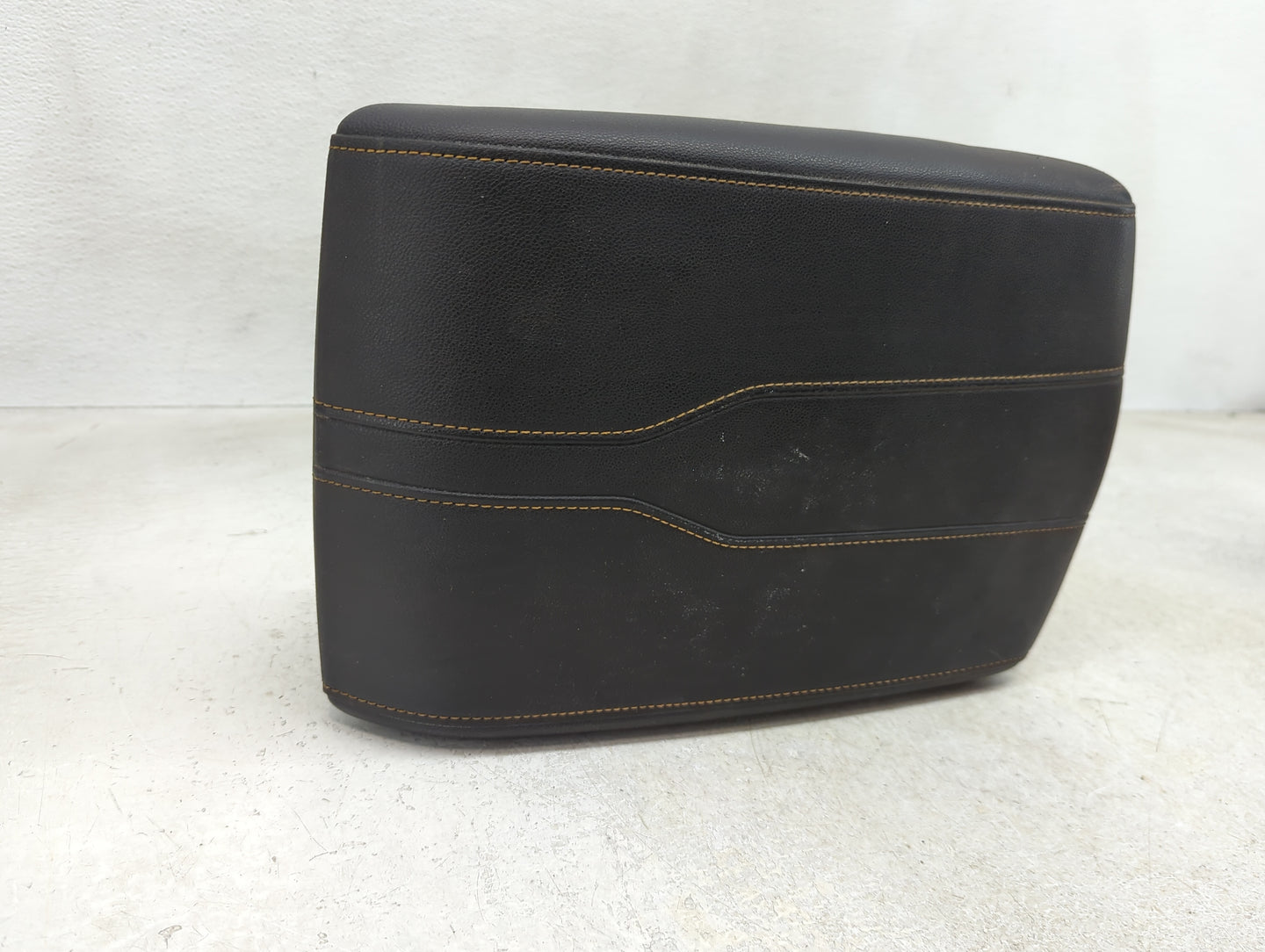2018 Chevrolet Traverse Center Console Armrest Cover Lid Fits OEM Used Auto Parts - Oemusedautoparts1.com