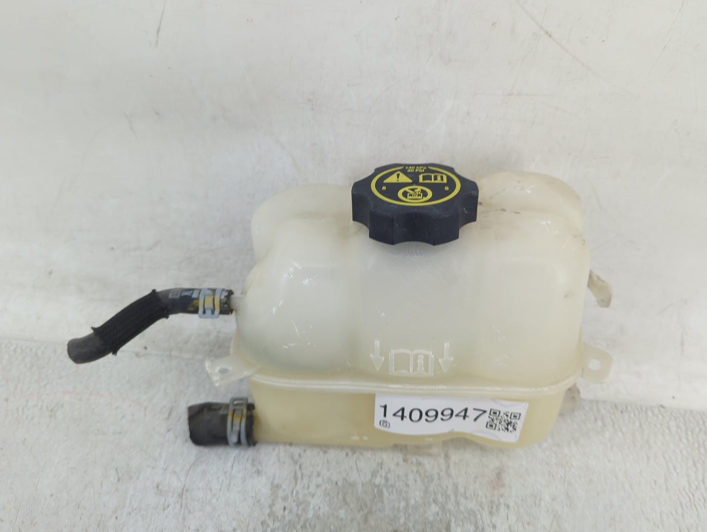 2018 Chevrolet Traverse Radiator Coolant Overflow Expansion Tank Bottle 1409947 - Oemusedautoparts1.com