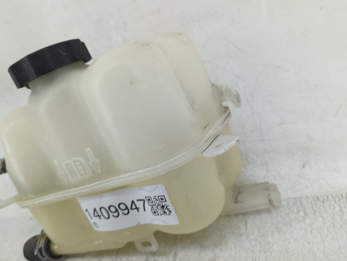2018 Chevrolet Traverse Radiator Coolant Overflow Expansion Tank Bottle 1409947 - Oemusedautoparts1.com