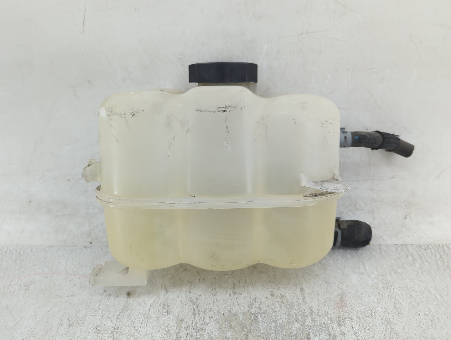 2018 Chevrolet Traverse Radiator Coolant Overflow Expansion Tank Bottle 1409947 - Oemusedautoparts1.com