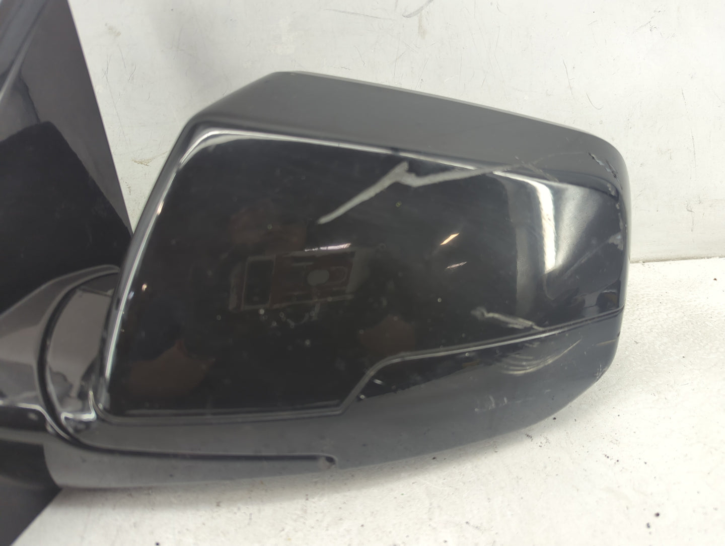 2018-2022 Chevrolet Traverse Driver Side View Mirror - Left Door Mirror OEM Used - Oemusedautoparts1.com