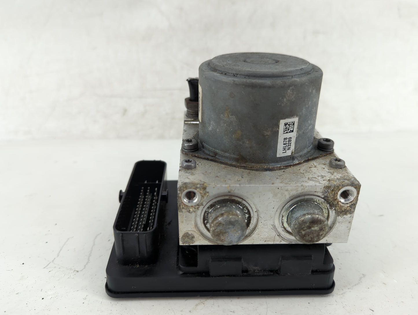 2018 Chevrolet Traverse ABS Pump Control Module Replacement P/N:84408136 Fits OEM Used Auto Parts - Oemusedautoparts1.com