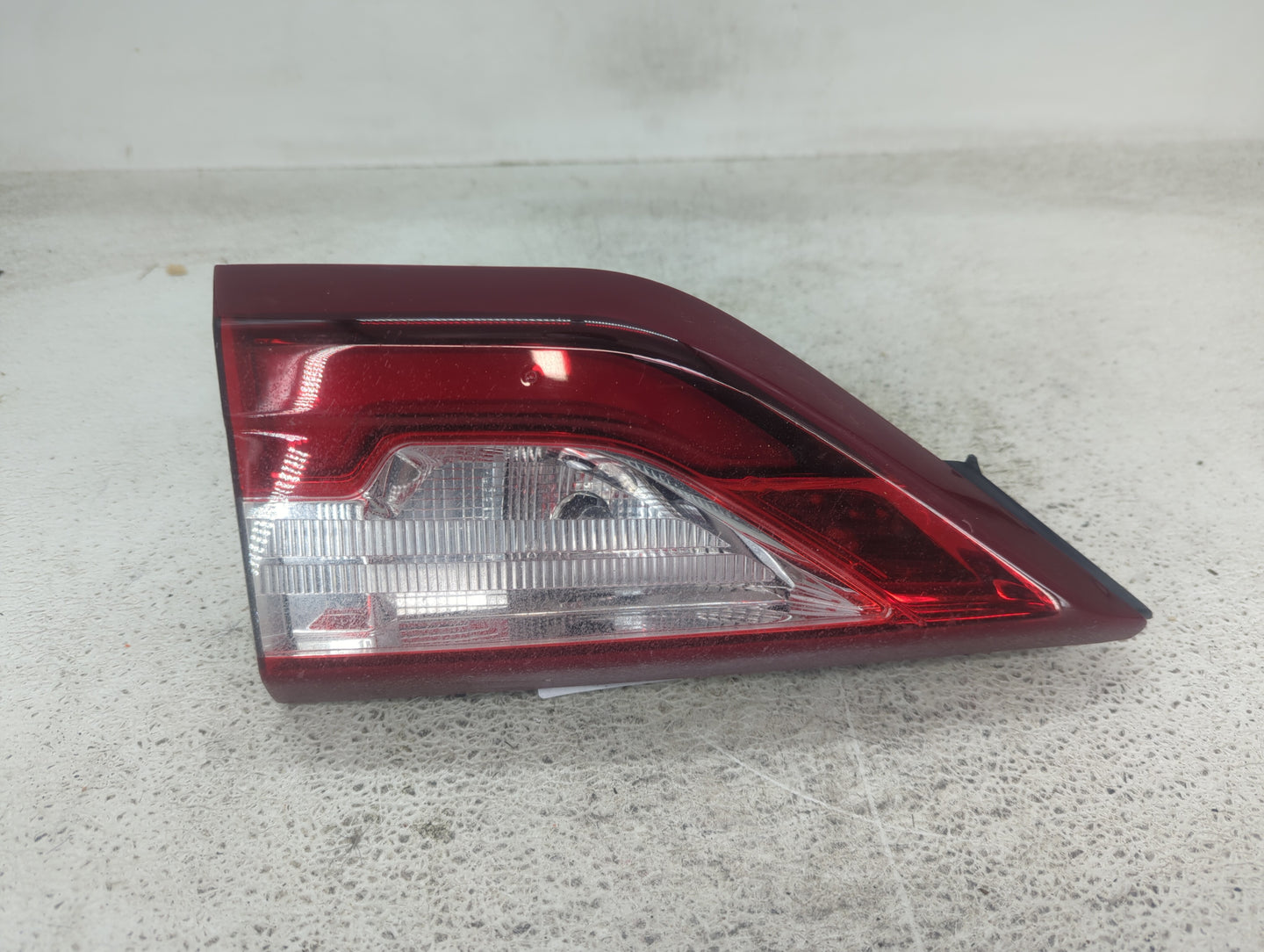 2018-2021 Chevrolet Traverse Tail Light Assembly Passenger Right OEM P/N:84835393 Fits Fits 2018 2019 2020 2021 OEM Used Aut
