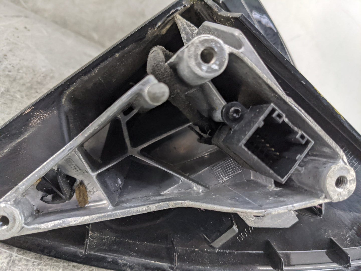 2018 Chevrolet Traverse Driver Side View Mirror - Left Door Mirror OEM Used - Oemusedautoparts1.com