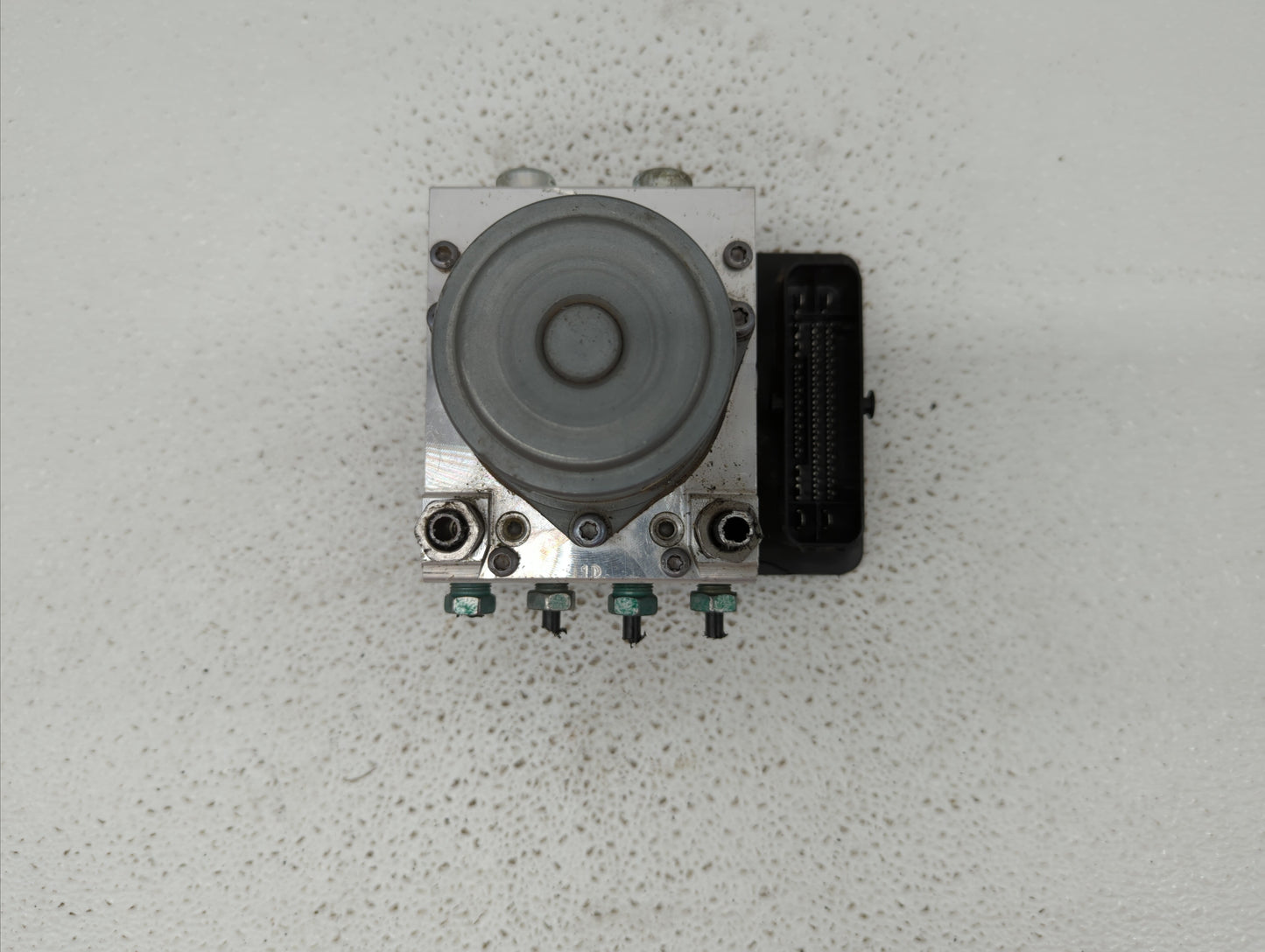 2018 Chevrolet Traverse ABS Pump Control Module Replacement P/N:84343137 84408136, 84497292 Fits OEM Used Auto Parts - Oemus