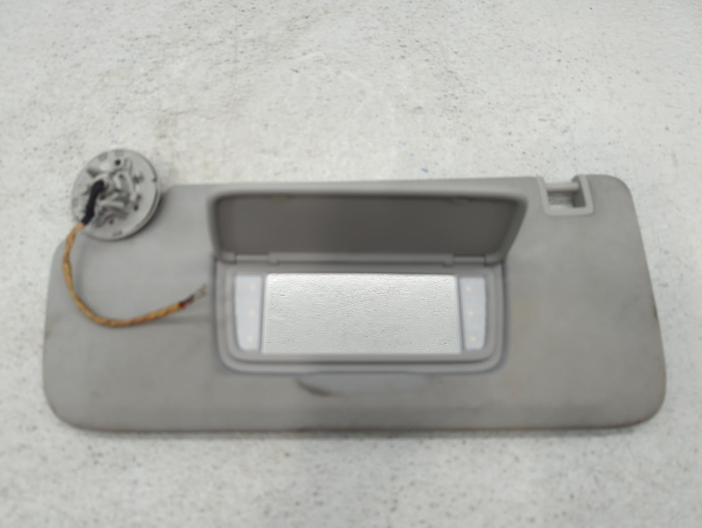 2018-2022 Chevrolet Traverse Sun Visor Shade Replacement Passenger Right Mirror Fits Fits 2018 2019 2020 2021 2022 OEM Used 