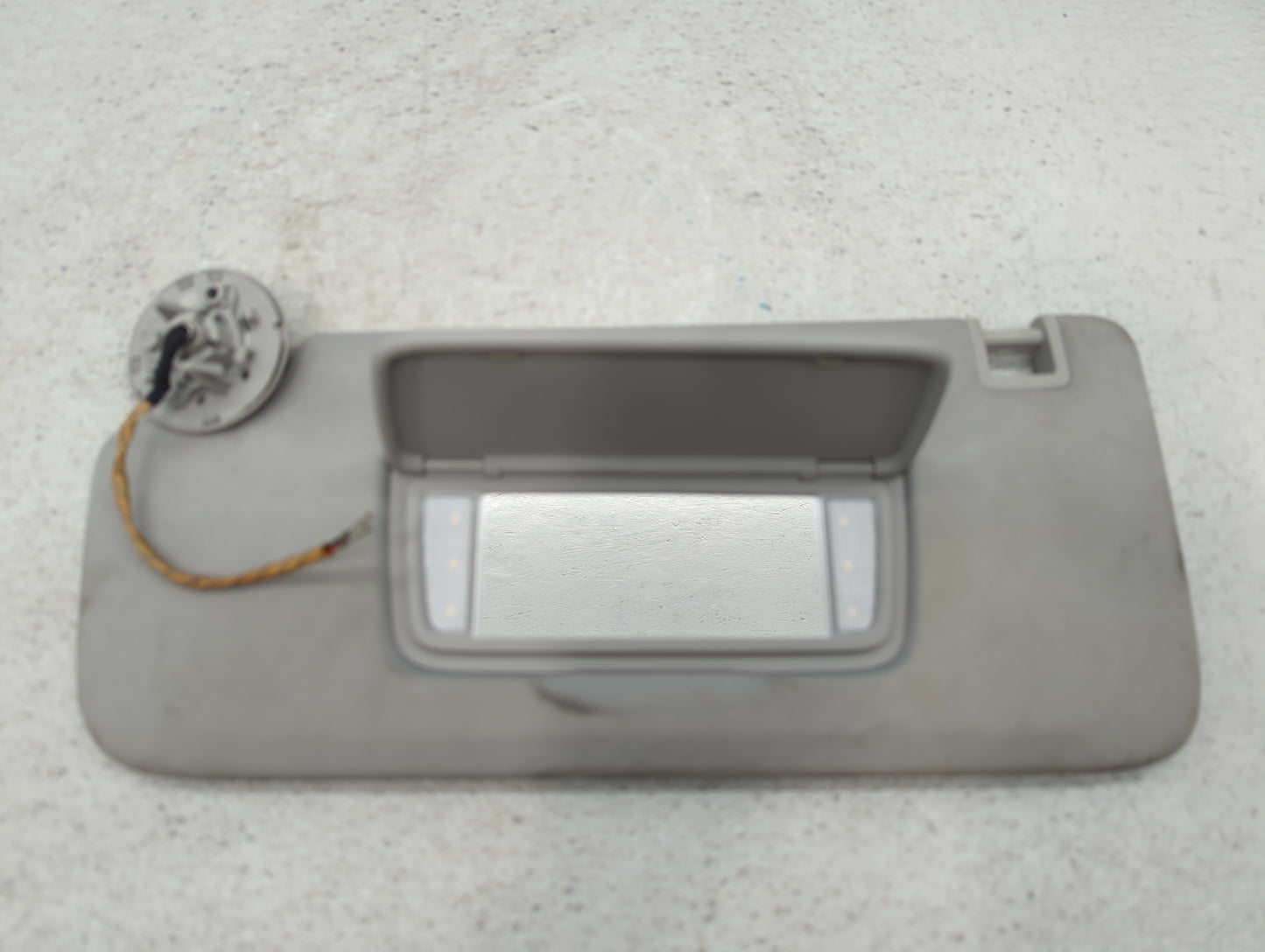 2018-2022 Chevrolet Traverse Sun Visor Shade Replacement Passenger Right Mirror Fits Fits 2018 2019 2020 2021 2022 OEM Used 