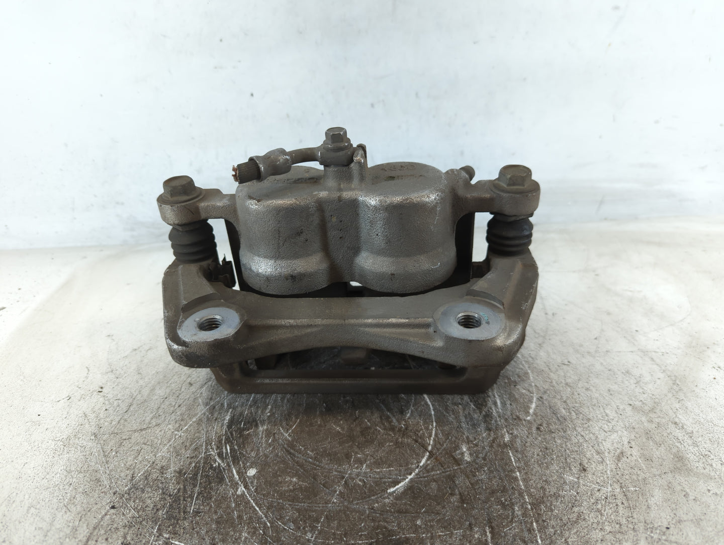 2018-2020 Chevrolet Traverse Front Passenger Right Brake Caliper - Oemusedautoparts1.com