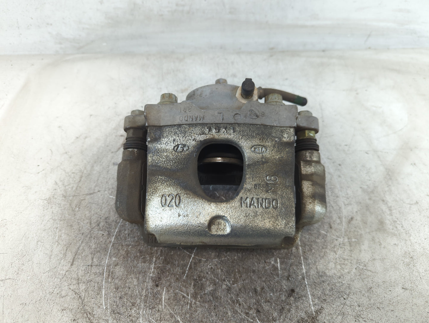 2018-2020 Chevrolet Traverse Front Driver Left Brake Caliper - Oemusedautoparts1.com