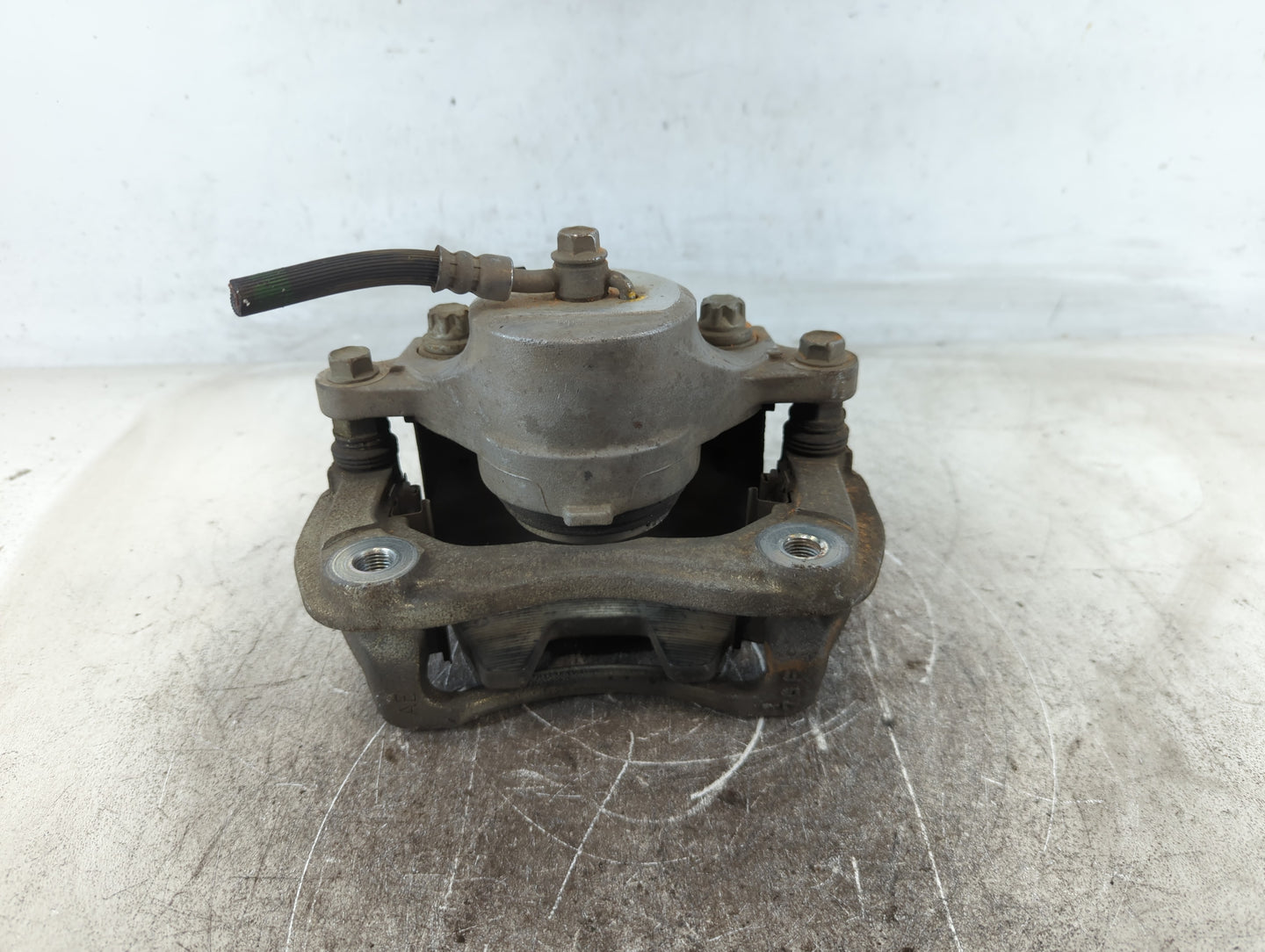 2018-2020 Chevrolet Traverse Front Driver Left Brake Caliper - Oemusedautoparts1.com