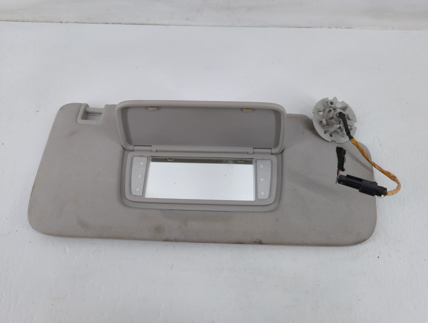 2018-2022 Chevrolet Traverse Sun Visor Shade Replacement Driver Left Mirror Fits Fits 2018 2019 2020 2021 2022 OEM Used Auto