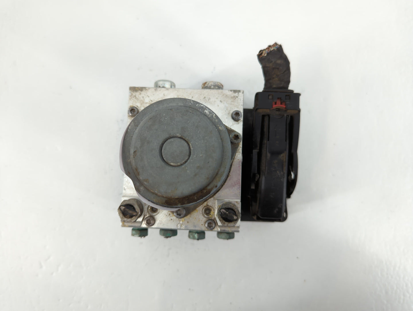2018 Chevrolet Traverse ABS Pump Control Module Replacement P/N:84497292 Fits OEM Used Auto Parts - Oemusedautoparts1.com