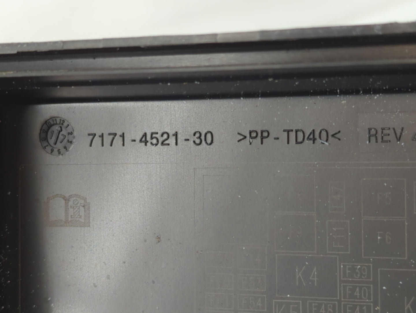 2018-2019 Chevrolet Traverse Fusebox Fuse Box Panel Relay Module P/N:PP-TD40 7171-5421-30 Fits Fits 2018 2019 OEM Used Auto 