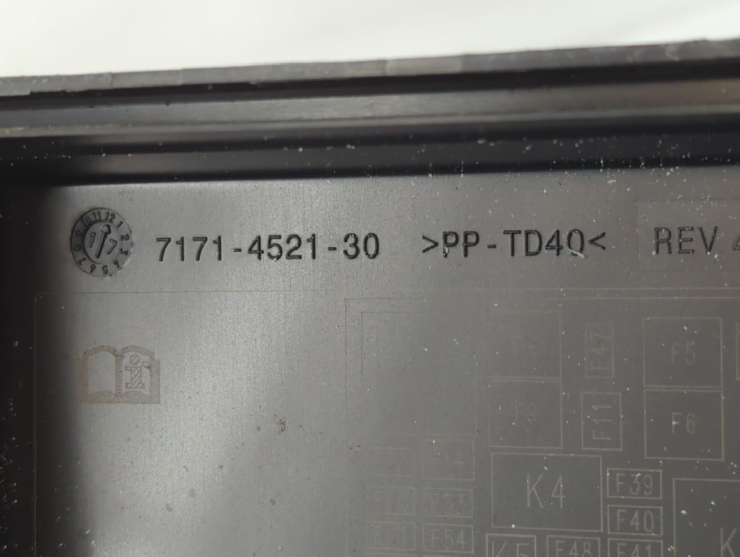 2018-2019 Chevrolet Traverse Fusebox Fuse Box Panel Relay Module P/N:PP-TD40 7171-5421-30 Fits Fits 2018 2019 OEM Used Auto 