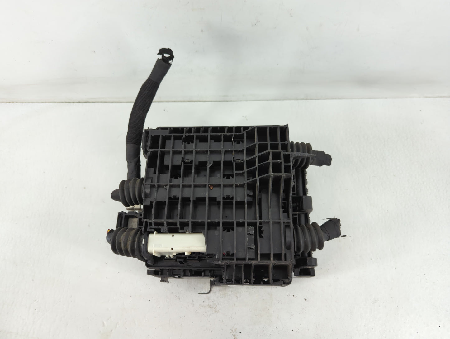 2018-2019 Chevrolet Traverse Fusebox Fuse Box Panel Relay Module P/N:PP-TD40 7171-5421-30 Fits Fits 2018 2019 OEM Used Auto 