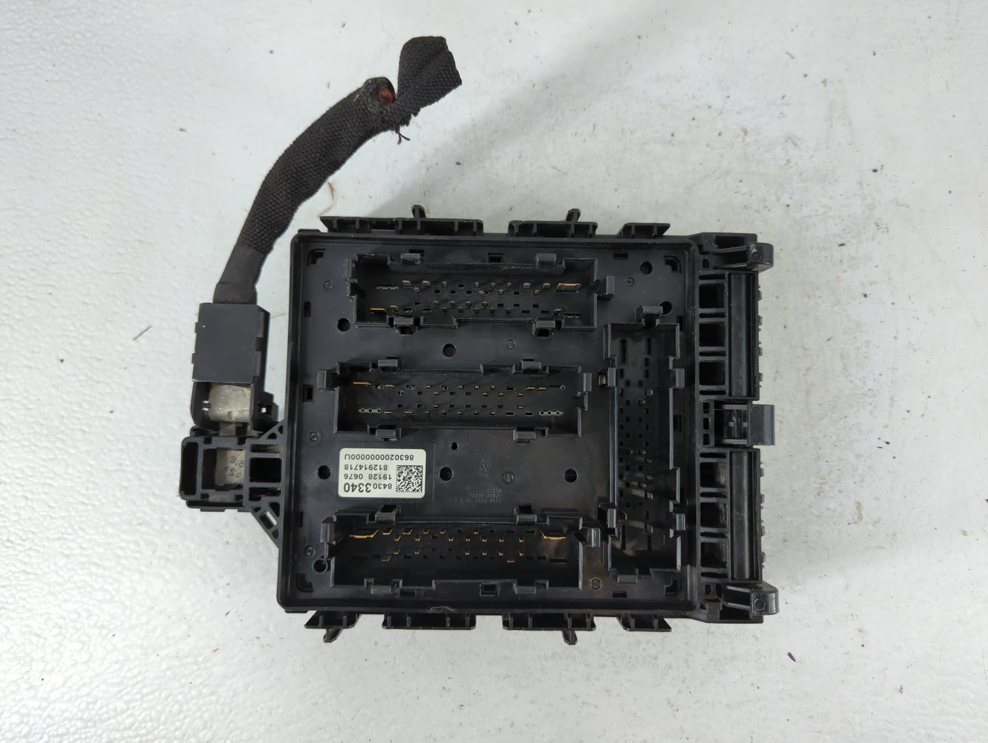 2018-2019 Chevrolet Traverse Fusebox Fuse Box Panel Relay Module P/N:84303340 Fits Fits 2018 2019 OEM Used Auto Parts - Oemu