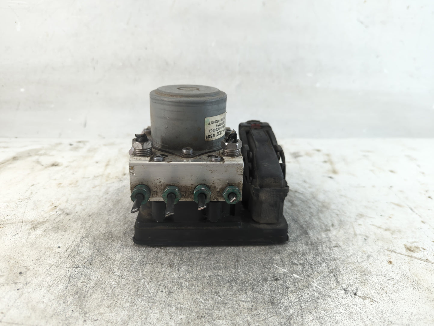2018 Chevrolet Traverse ABS Pump Control Module Replacement P/N:84343137 Fits OEM Used Auto Parts - Oemusedautoparts1.com
