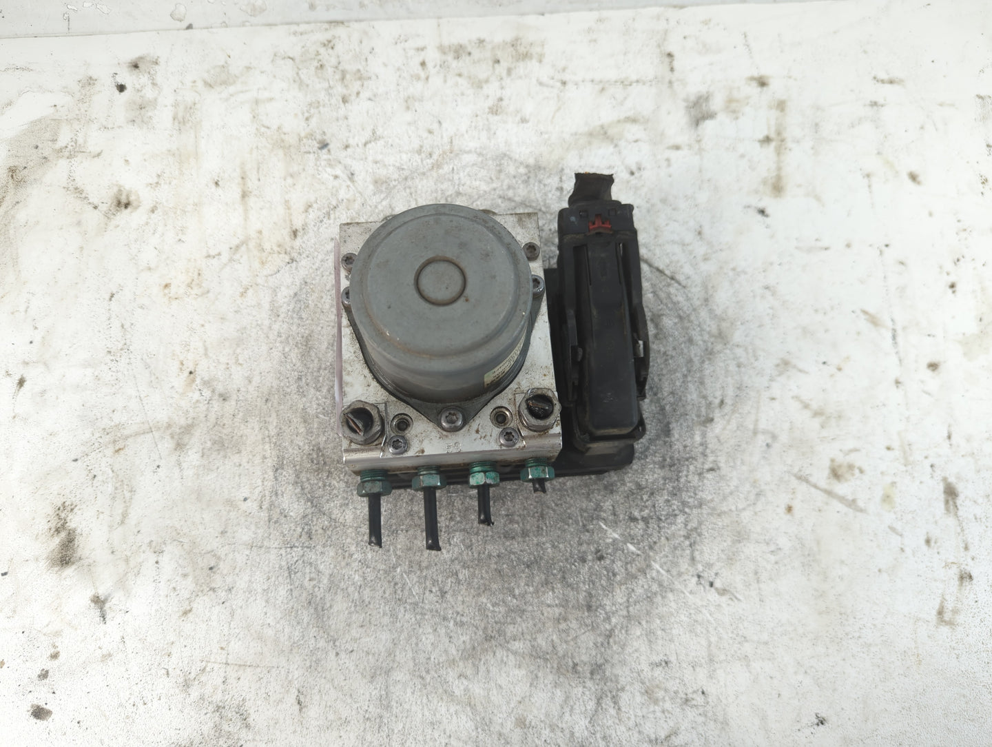 2018 Chevrolet Traverse ABS Pump Control Module Replacement P/N:84343137 Fits OEM Used Auto Parts - Oemusedautoparts1.com