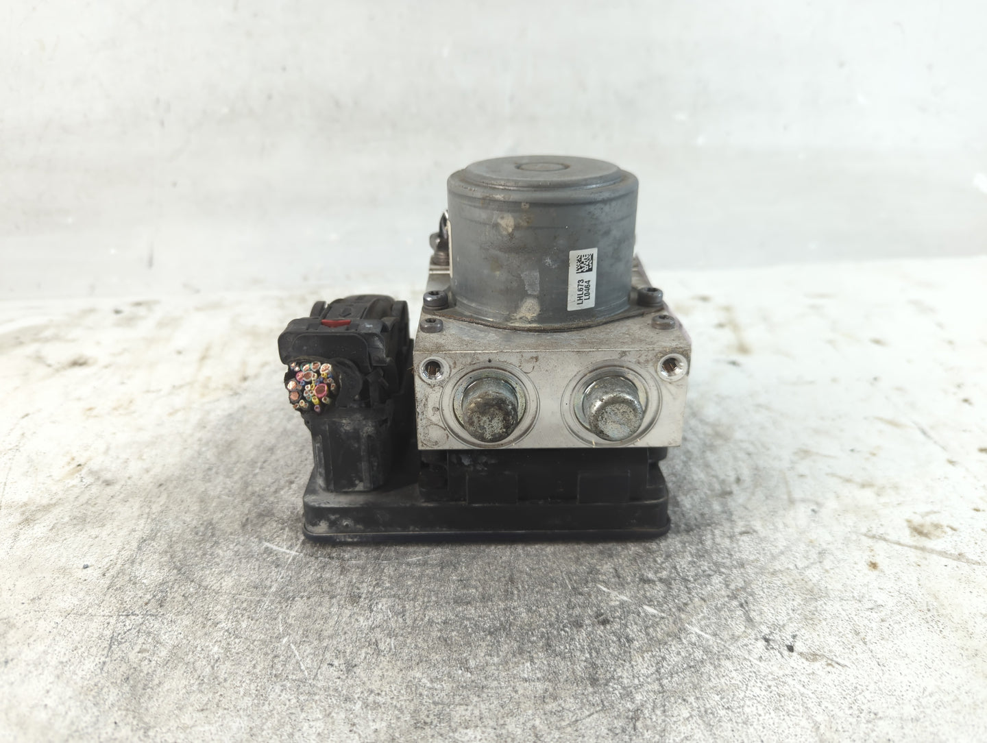 2018 Chevrolet Traverse ABS Pump Control Module Replacement P/N:84343137 Fits OEM Used Auto Parts - Oemusedautoparts1.com