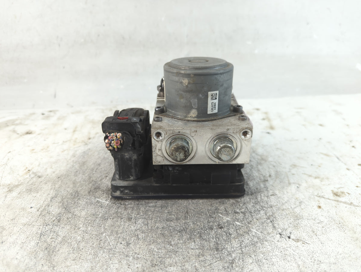 2018 Chevrolet Traverse Anti-Lock Brake ABS Pump Module Actuator OEM P/N:84343137 Fits OEM Used Auto Parts - Oemusedautopart