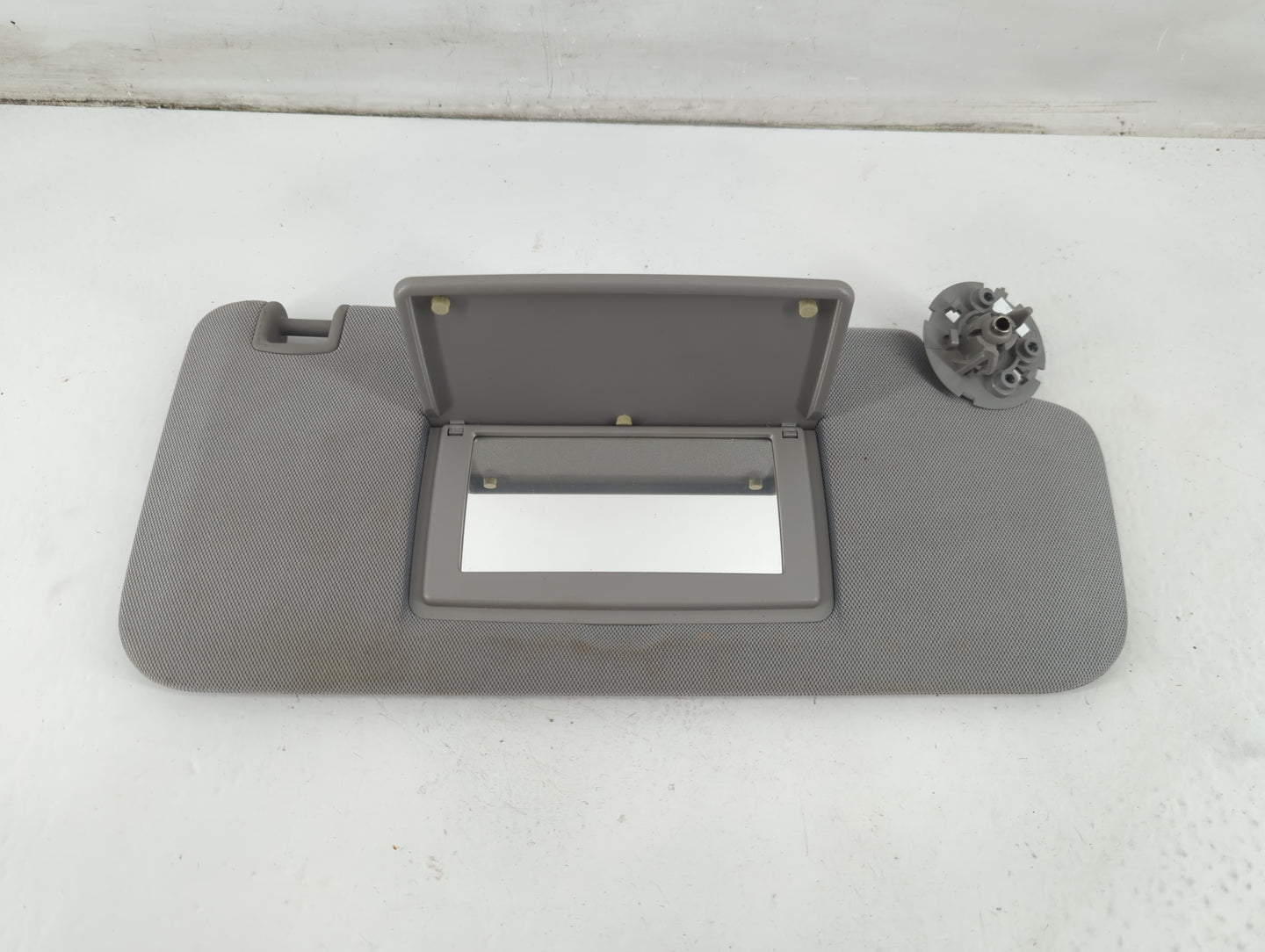 2017-2021 Chevrolet Trax Sun Visor Shade Replacement Passenger Right Mirror Fits Fits 2017 2018 2019 2020 2021 OEM Used Auto