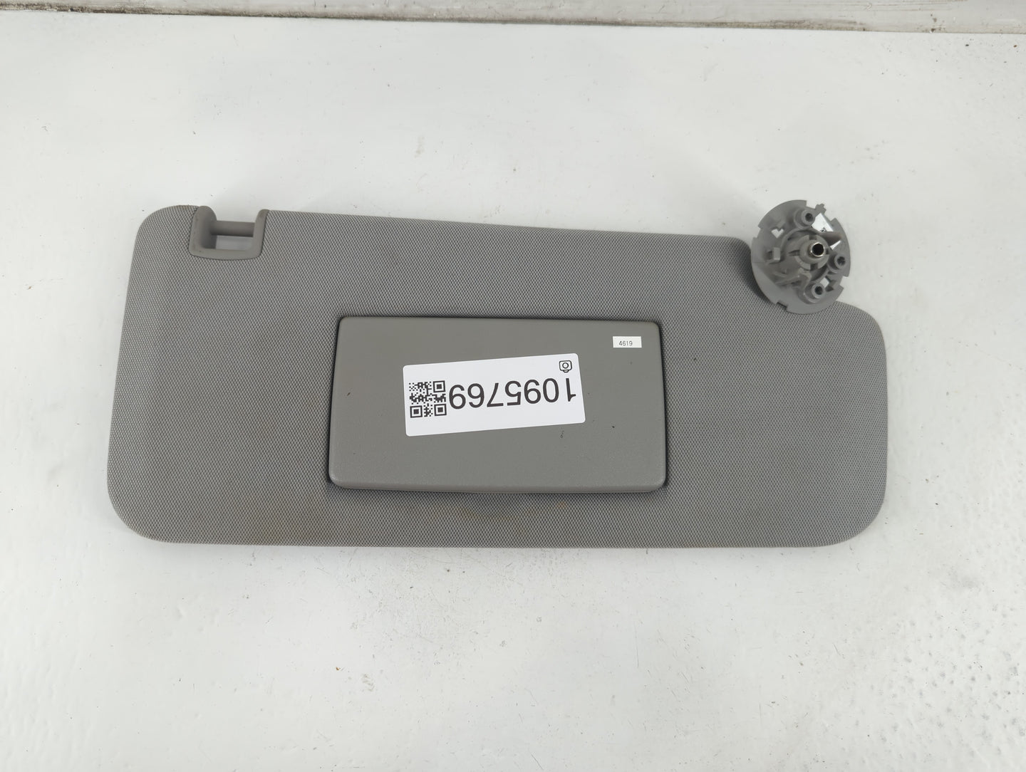 2017-2021 Chevrolet Trax Sun Visor Shade Replacement Passenger Right Mirror Fits Fits 2017 2018 2019 2020 2021 OEM Used Auto