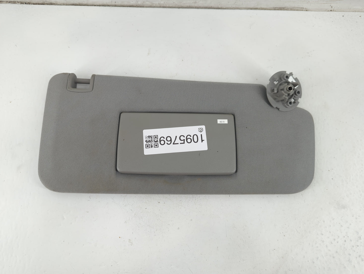2017-2021 Chevrolet Trax Sun Visor Shade Replacement Passenger Right Mirror Fits Fits 2017 2018 2019 2020 2021 OEM Used Auto