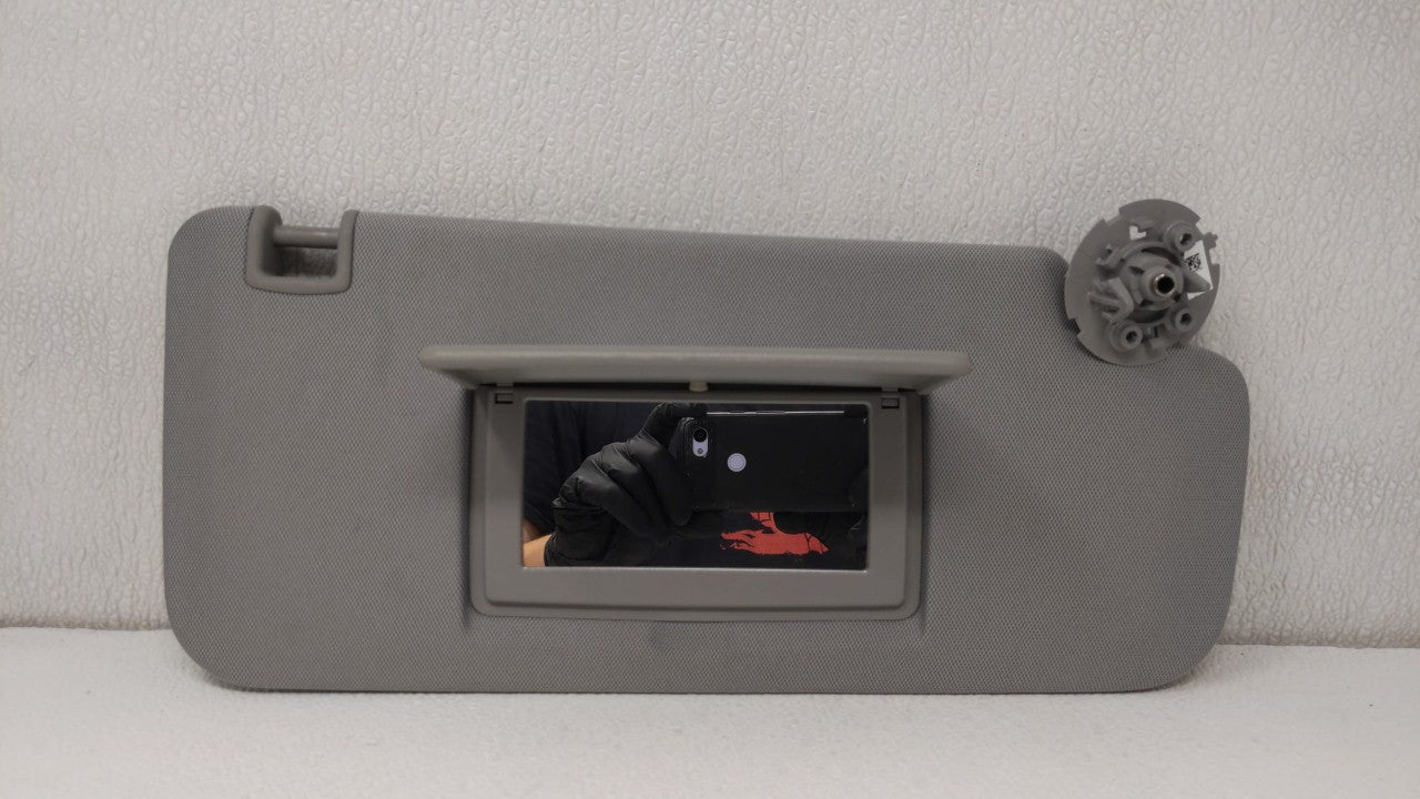 2017-2018 Chevrolet Trax Sun Visor Shade Replacement Passenger Right Mirror Fits Fits 2017 2018 OEM Used Auto Parts - Oemuse