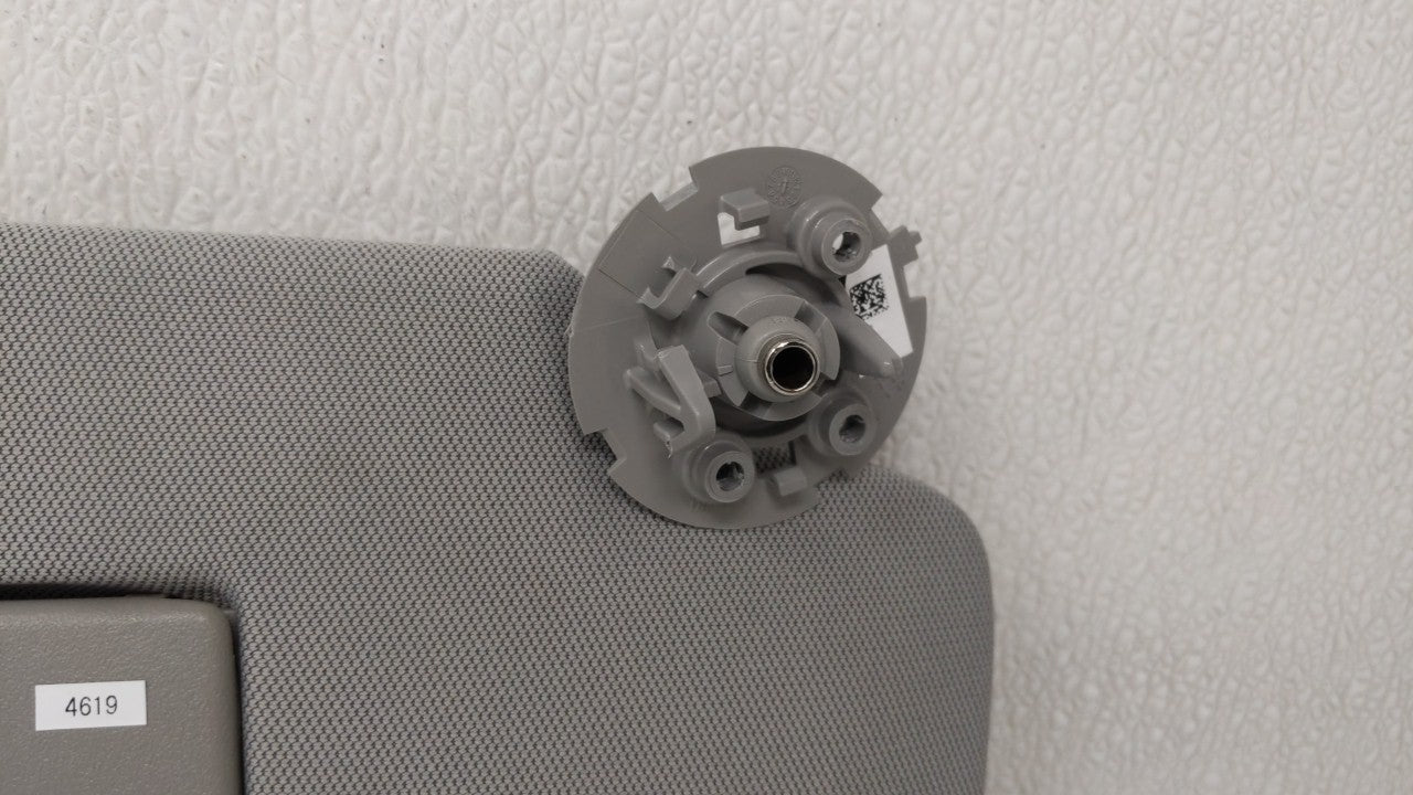 2017-2018 Chevrolet Trax Sun Visor Shade Replacement Passenger Right Mirror Fits Fits 2017 2018 OEM Used Auto Parts - Oemuse