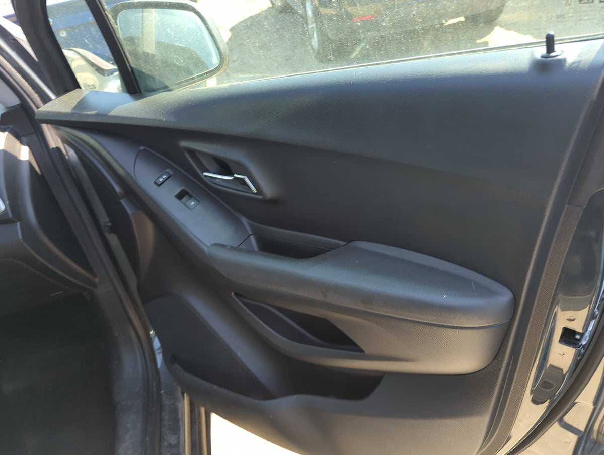 2018 Chevrolet Trax Front Right Passenger Interior Door Panel Trim - Oemusedautoparts1.com