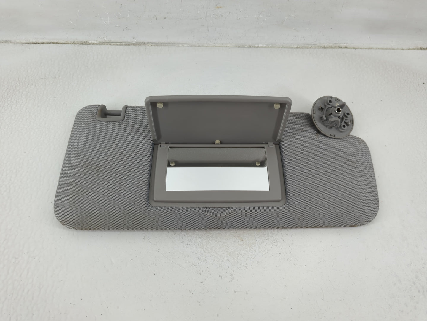 2017-2021 Chevrolet Trax Sun Visor Shade Replacement Passenger Right Mirror Fits Fits 2017 2018 2019 2020 2021 OEM Used Auto