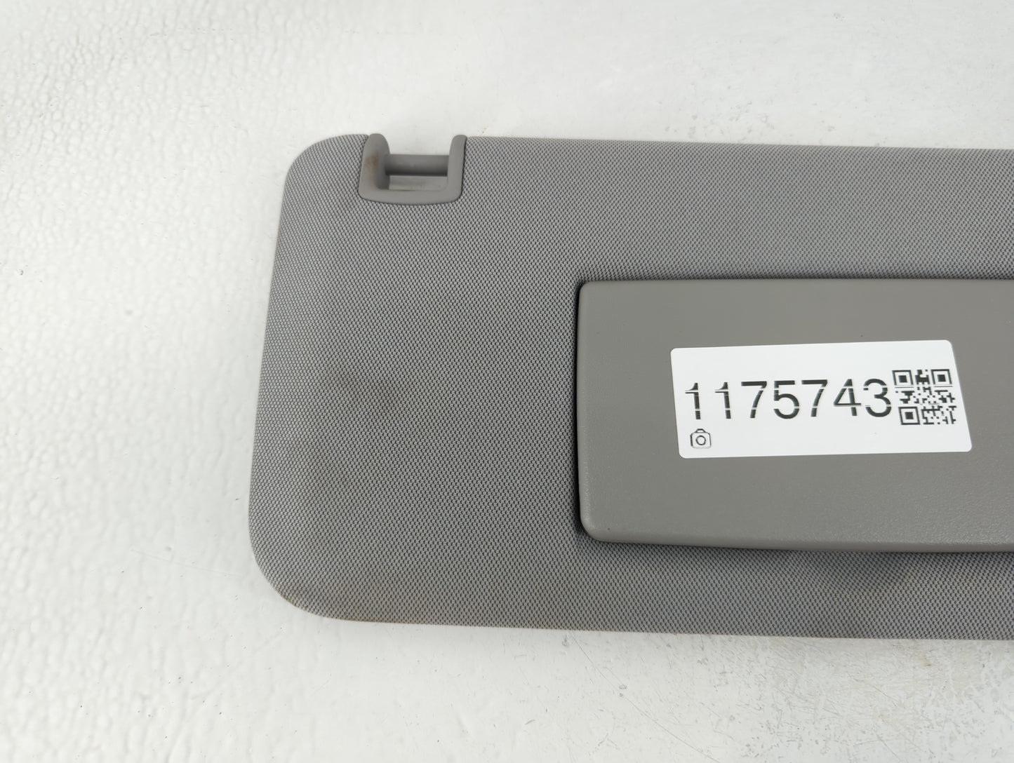 2017-2021 Chevrolet Trax Sun Visor Shade Replacement Passenger Right Mirror Fits Fits 2017 2018 2019 2020 2021 OEM Used Auto