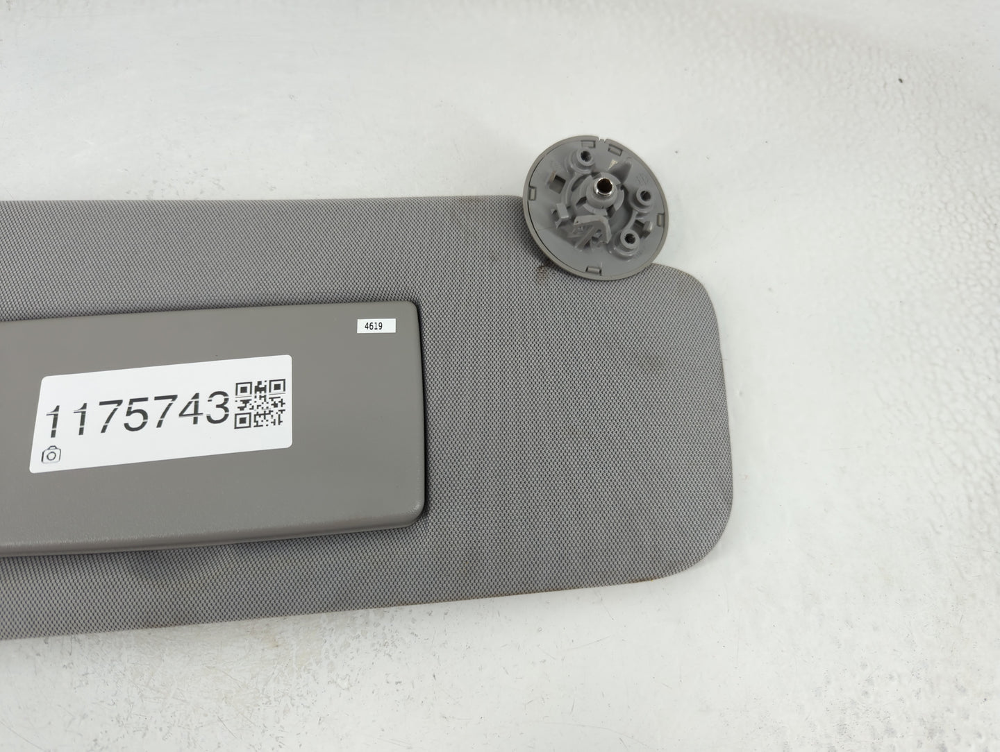 2017-2021 Chevrolet Trax Sun Visor Shade Replacement Passenger Right Mirror Fits Fits 2017 2018 2019 2020 2021 OEM Used Auto