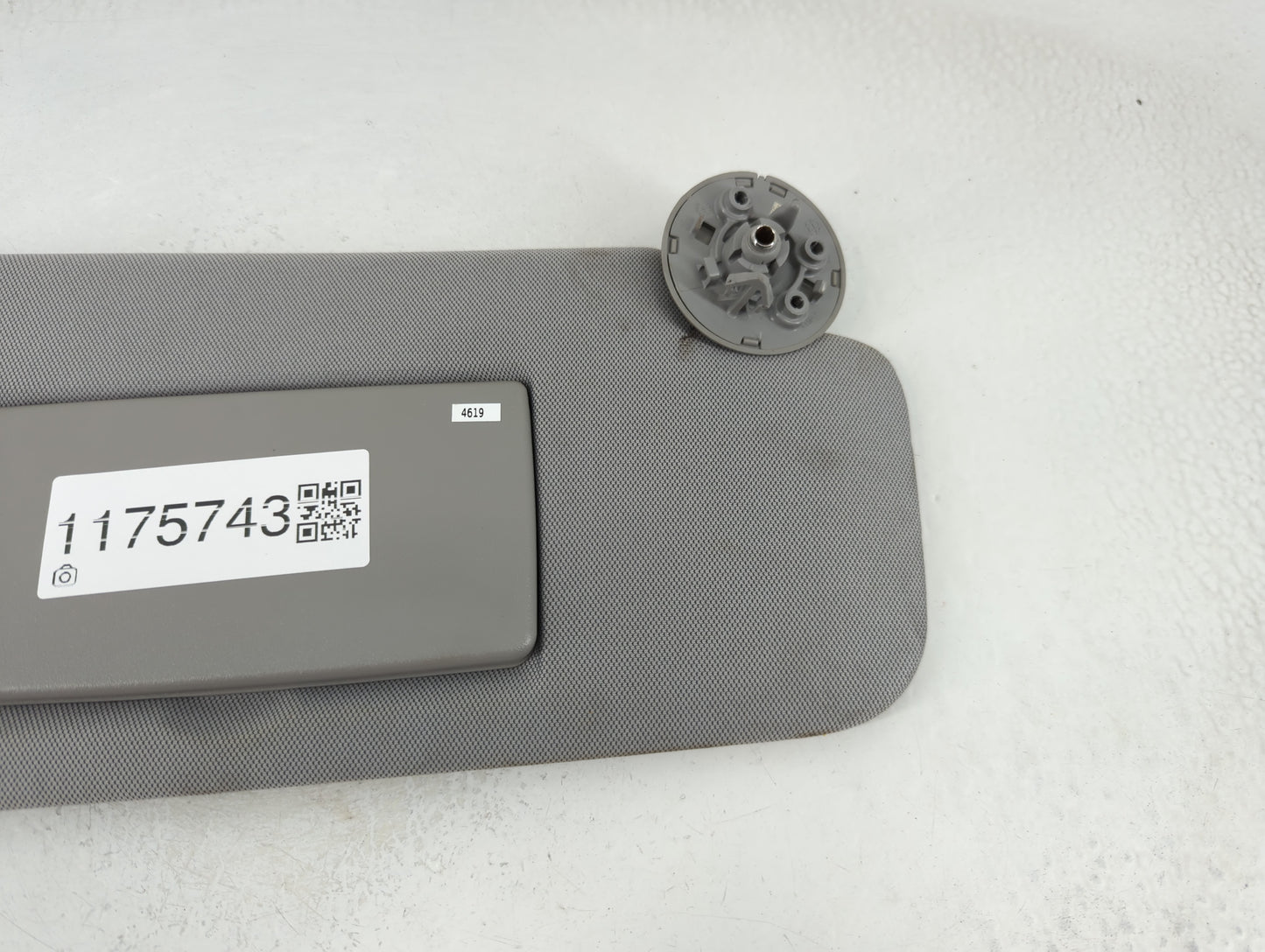 2017-2021 Chevrolet Trax Sun Visor Shade Replacement Passenger Right Mirror Fits Fits 2017 2018 2019 2020 2021 OEM Used Auto