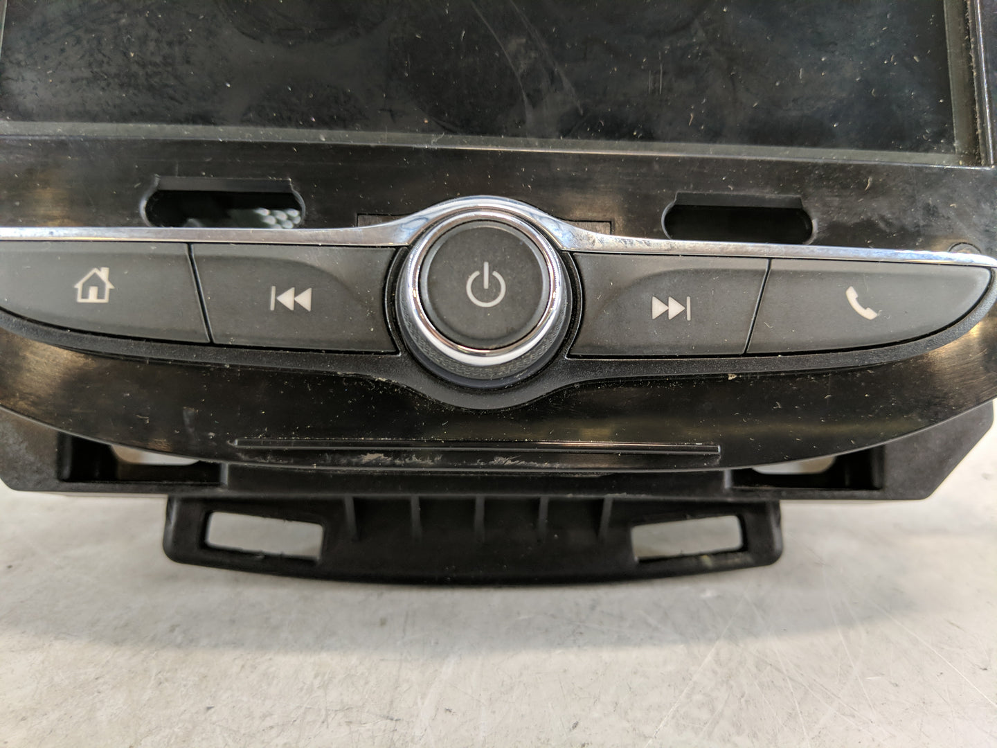 2018-2020 Chevrolet Trax Radio AM FM Cd Player Receiver Replacement P/N:84371468 Fits Fits 2018 2019 2020 OEM Used Auto Part