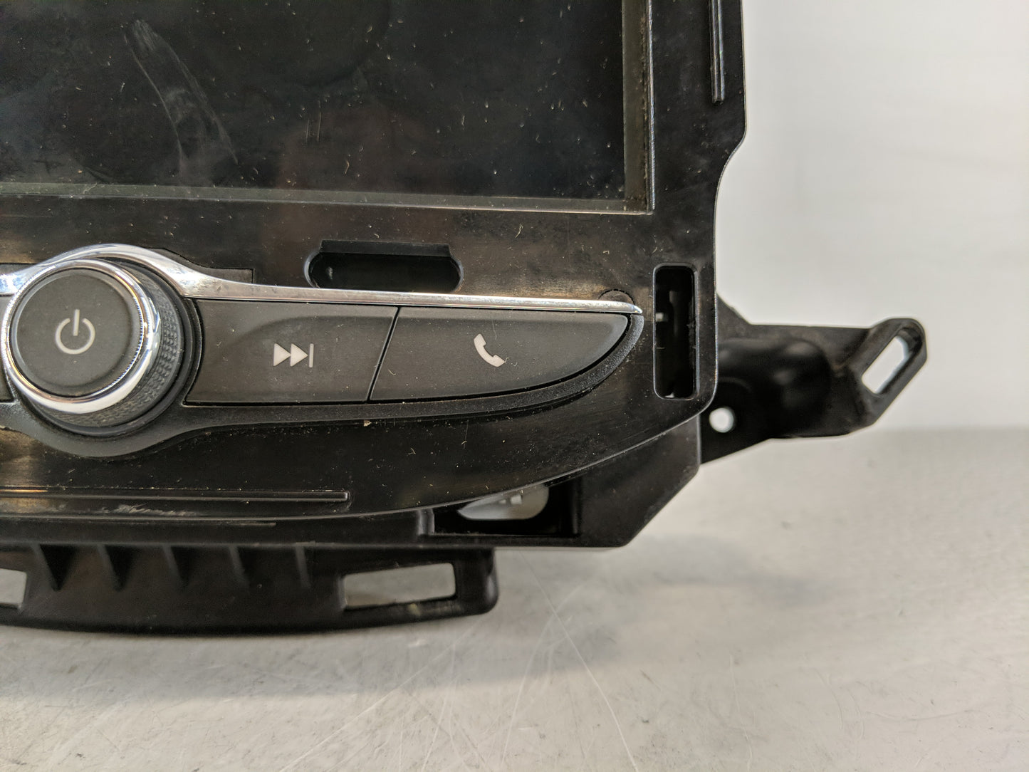 2018-2020 Chevrolet Trax Radio AM FM Cd Player Receiver Replacement P/N:84371468 Fits Fits 2018 2019 2020 OEM Used Auto Part