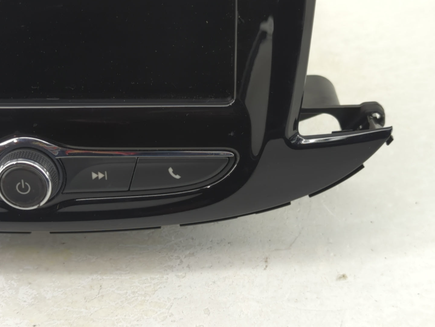 2017-2020 Chevrolet Trax Radio AM FM Cd Player Receiver Replacement P/N:812425551 84785809, 84388577 Fits Fits 2017 2018 201