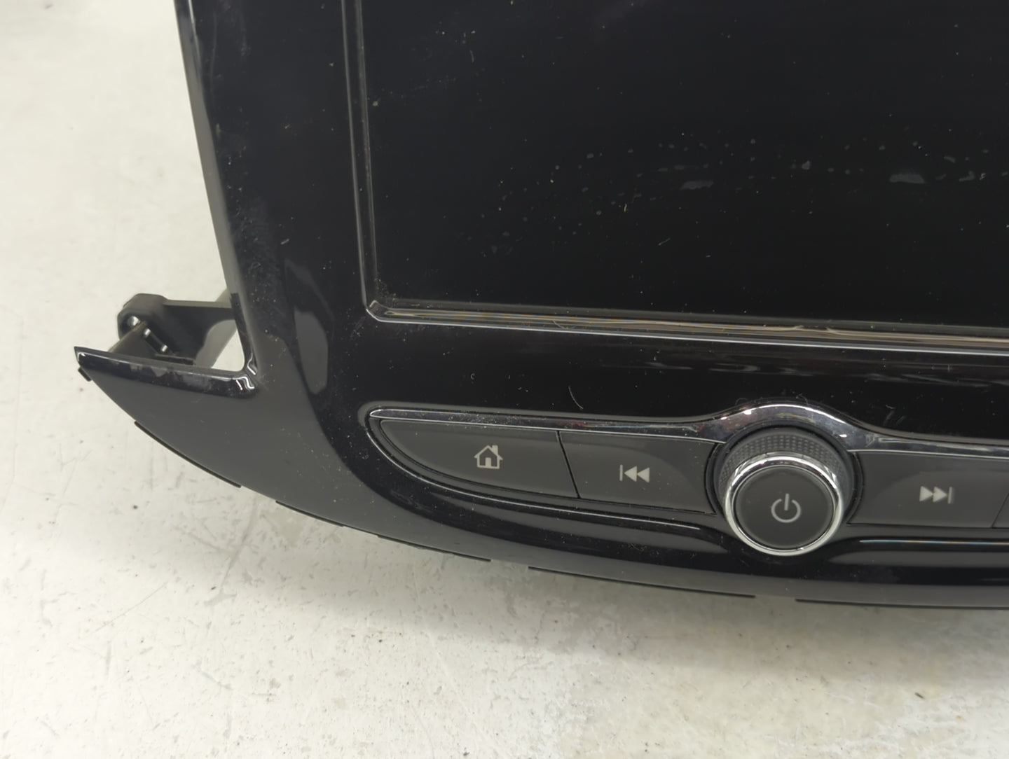 2017-2020 Chevrolet Trax Radio AM FM Cd Player Receiver Replacement P/N:84388577 Fits Fits 2017 2018 2019 2020 OEM Used Auto