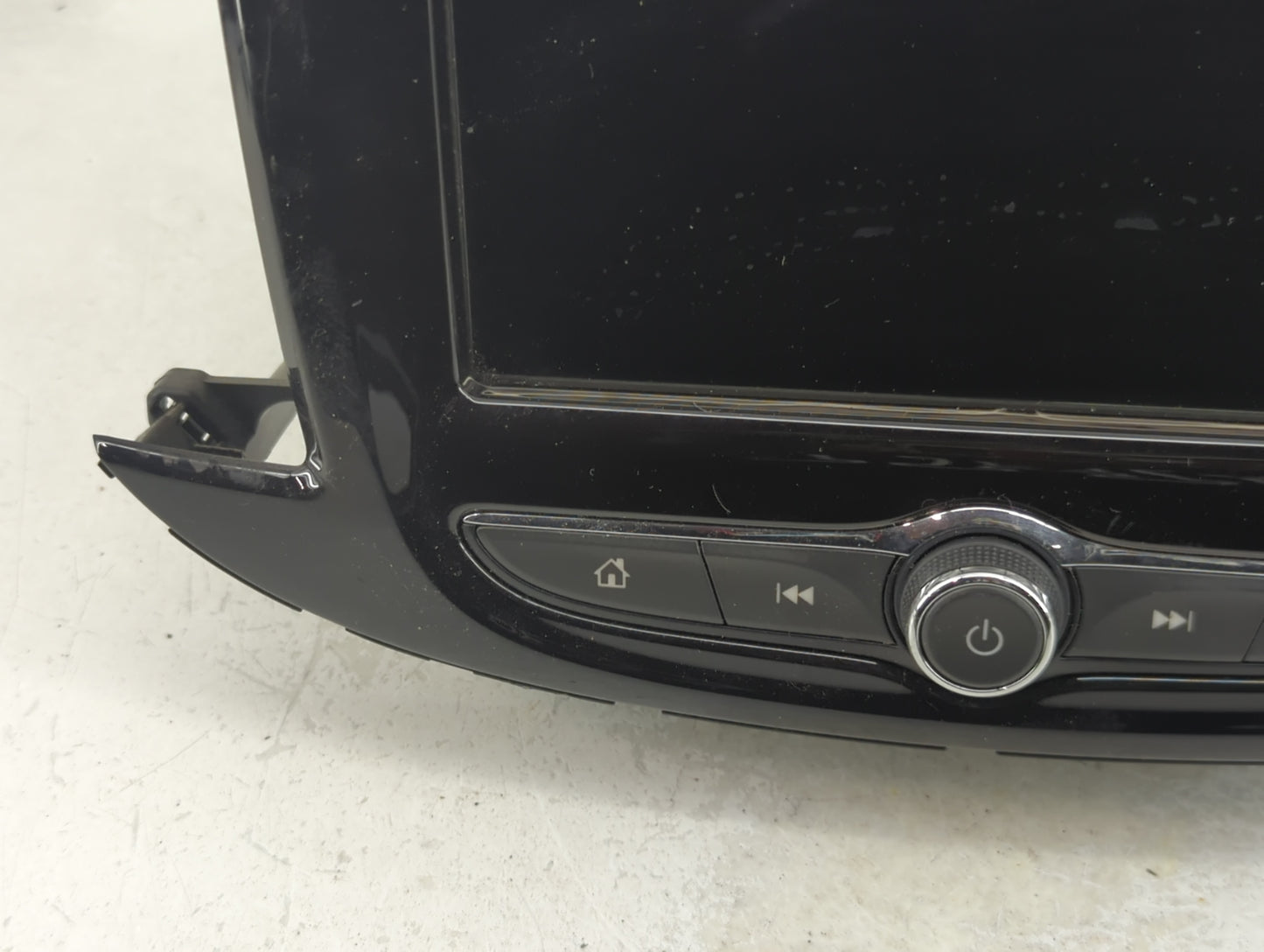 2017-2020 Chevrolet Trax Radio AM FM Cd Player Receiver Replacement P/N:84388577 Fits Fits 2017 2018 2019 2020 OEM Used Auto