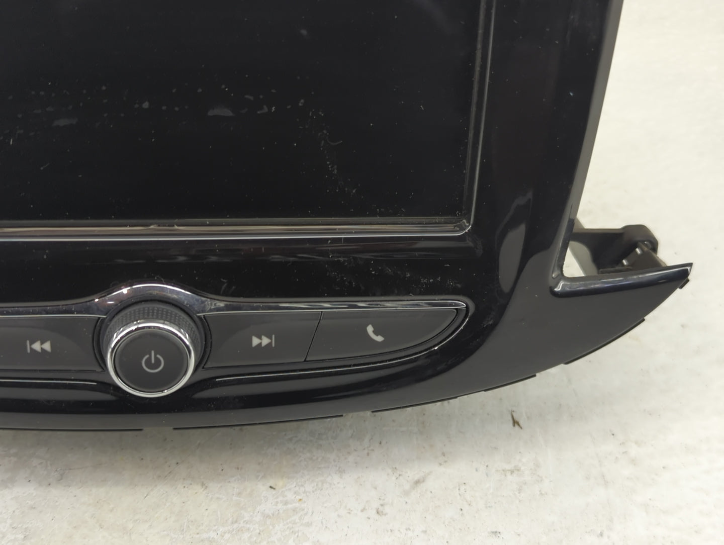 2017-2020 Chevrolet Trax Radio AM FM Cd Player Receiver Replacement P/N:84388577 Fits Fits 2017 2018 2019 2020 OEM Used Auto