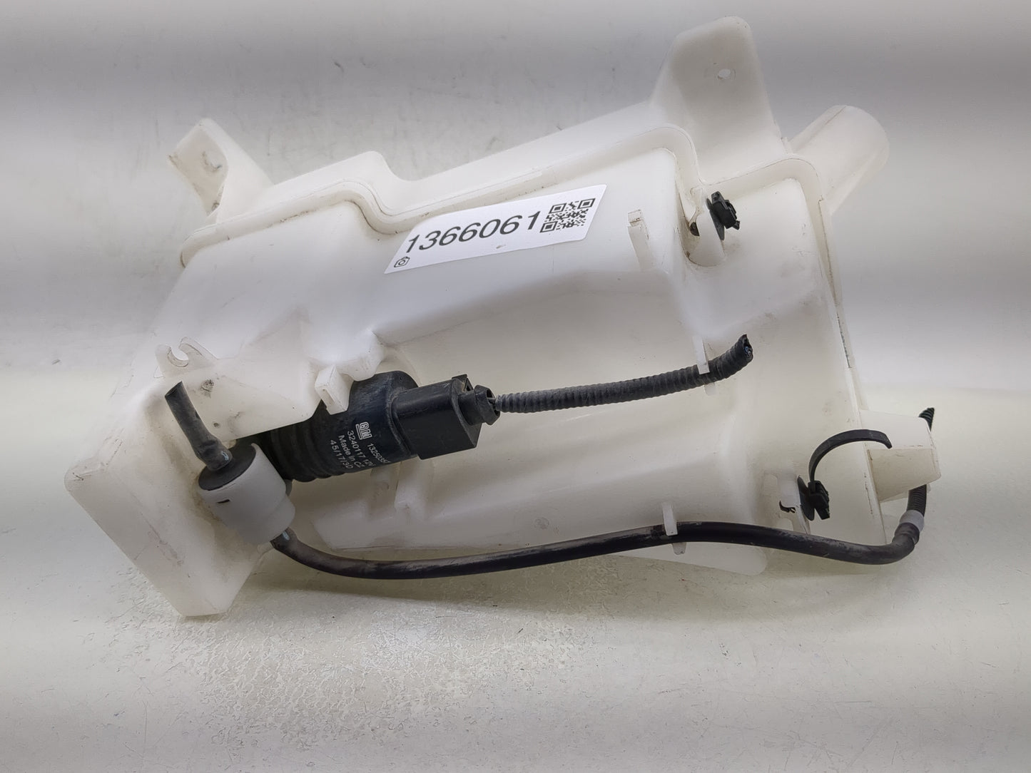 2015-2021 Chevrolet Trax Windshield Washer Fluid Reservoir Bottle Oem - Oemusedautoparts1.com