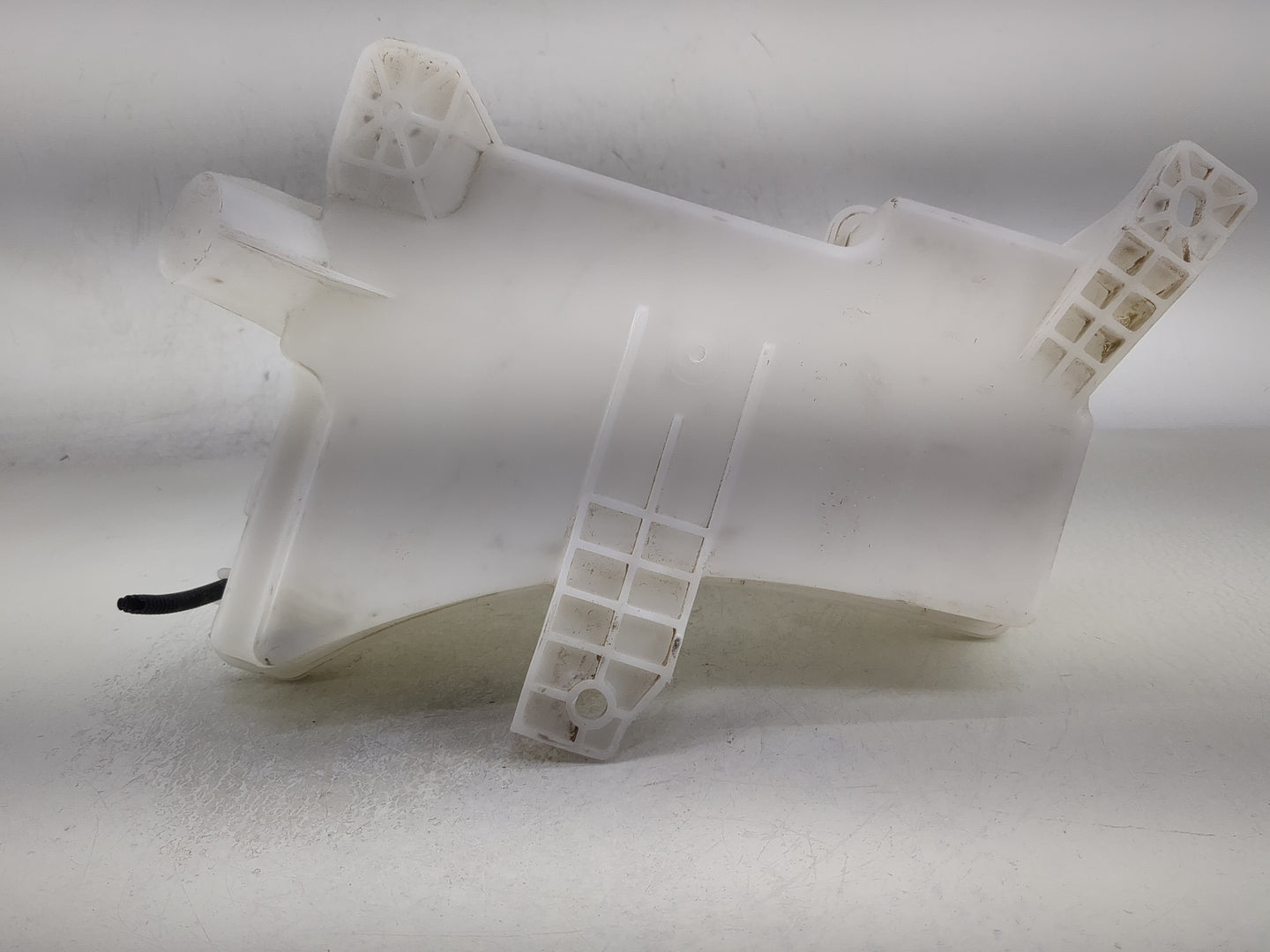 2015-2021 Chevrolet Trax Windshield Washer Fluid Reservoir Bottle Oem - Oemusedautoparts1.com