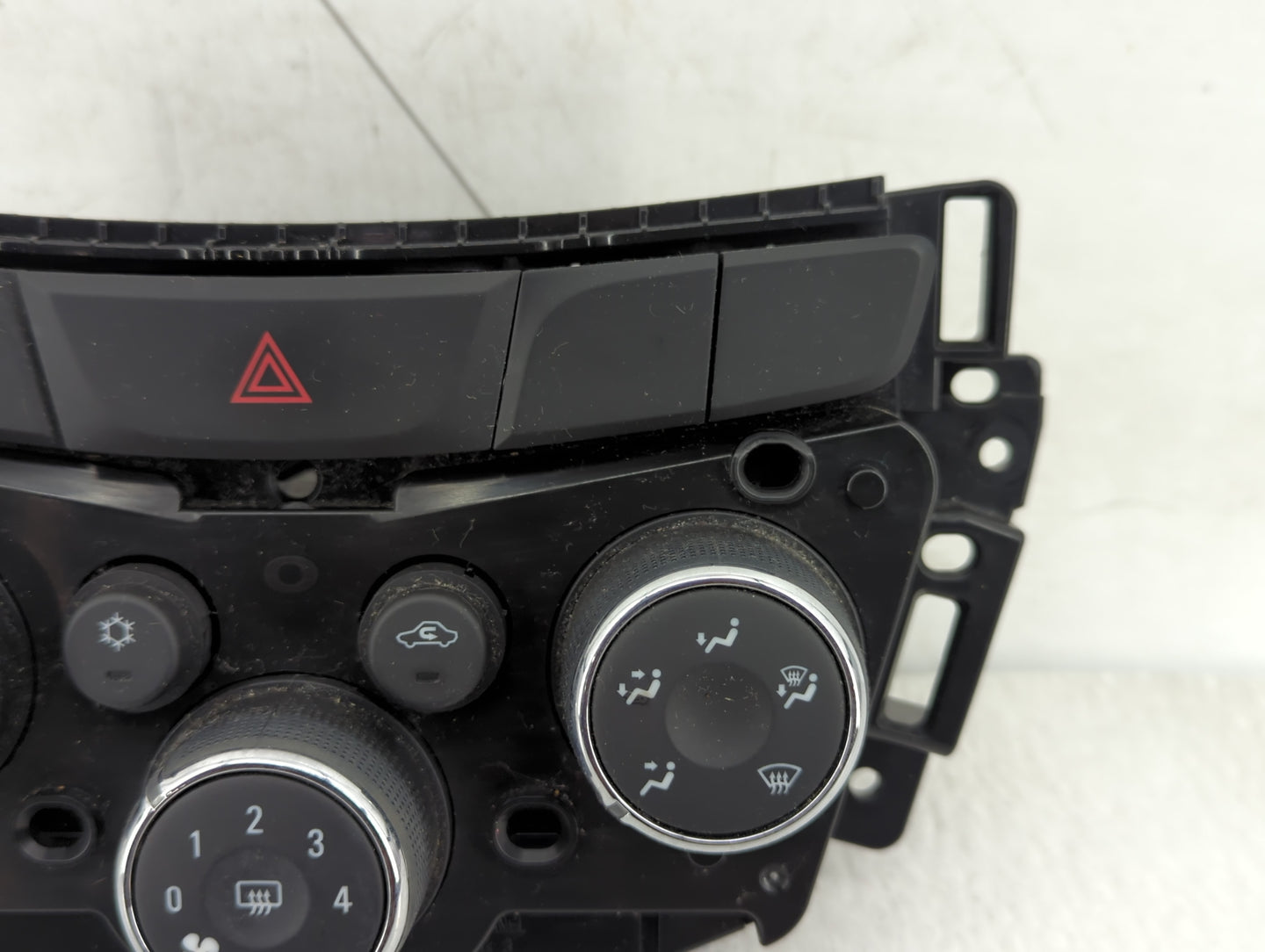 2017-2021 Chevrolet Trax Climate Control Module Temperature AC/Heater Replacement P/N:42588188 Fits Fits 2017 2018 2019 2020