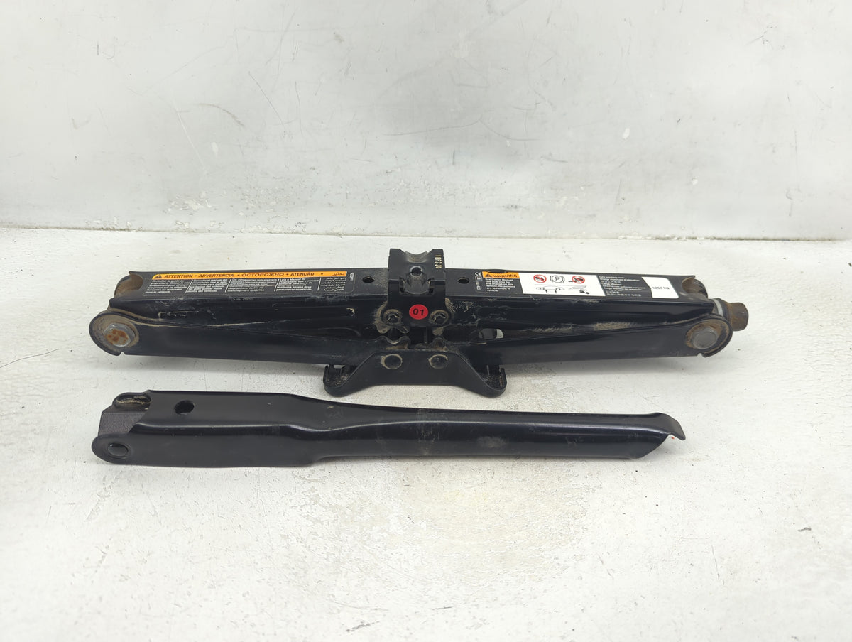2018 Chevrolet Trax Spare Scissor Car Jack 1390195 - Oemusedautoparts1.com