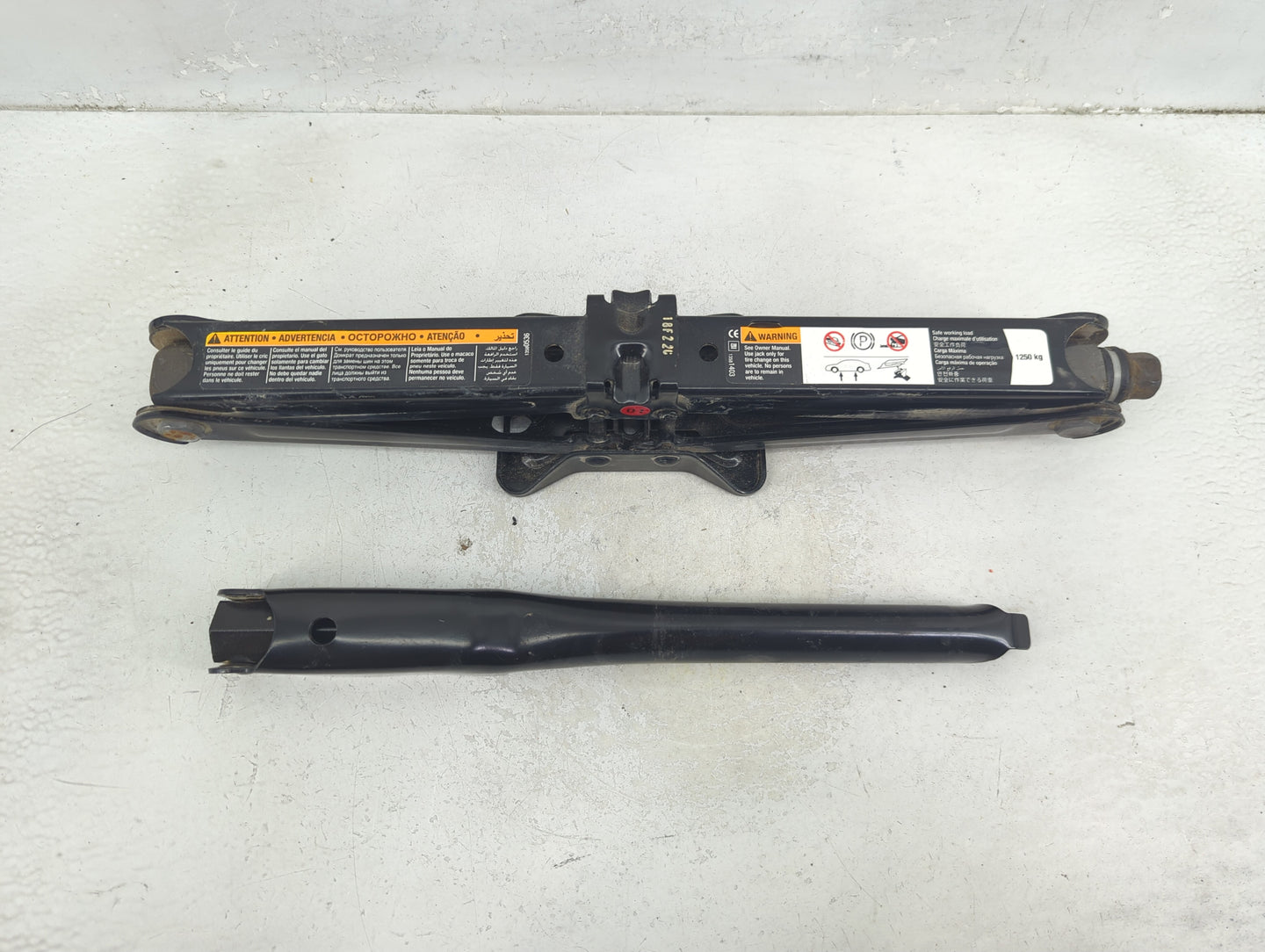 2018 Chevrolet Trax Spare Scissor Car Jack 1390195 - Oemusedautoparts1.com