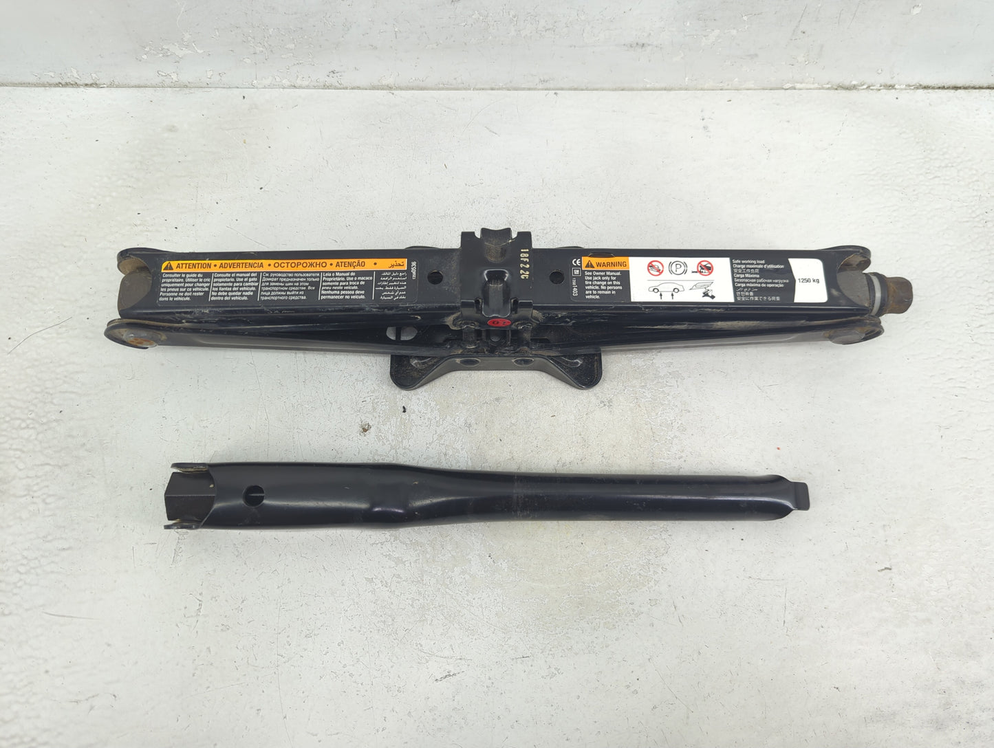 2018 Chevrolet Trax Spare Scissor Car Jack 1390195 - Oemusedautoparts1.com